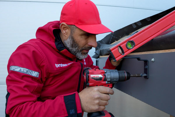 Montaż dwuczęściowych haków doczołowych